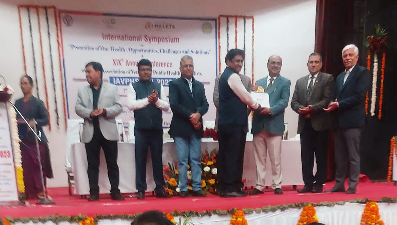 Dr V.M. Vaidya Received Oral Presentation Award  In XiX Conf Of IAVPHS At Hissar, Haryana On 7 8 Dec 2023